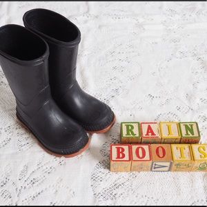 Black Rain Boots Size 7 (Toddler)